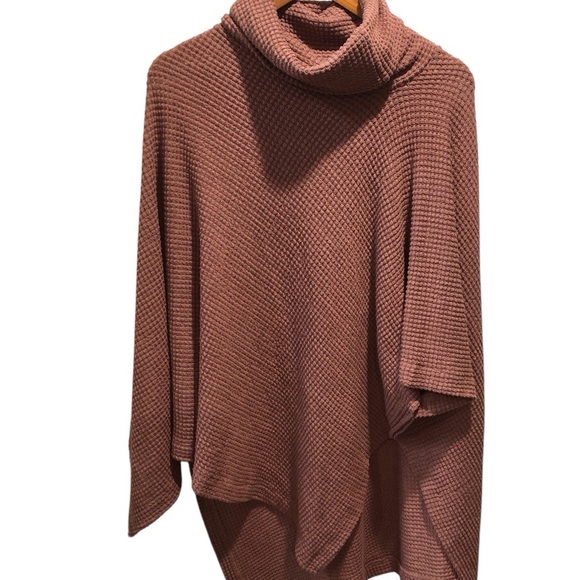 Demdaco Women’s Mauve Waffle Knit Poncho Shawl Turtleneck One Size - Picture 2 of 3